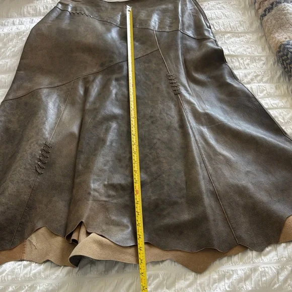 Danier Women's Distressed Brown Leather A-Line Skirt - Picture 9 of 13